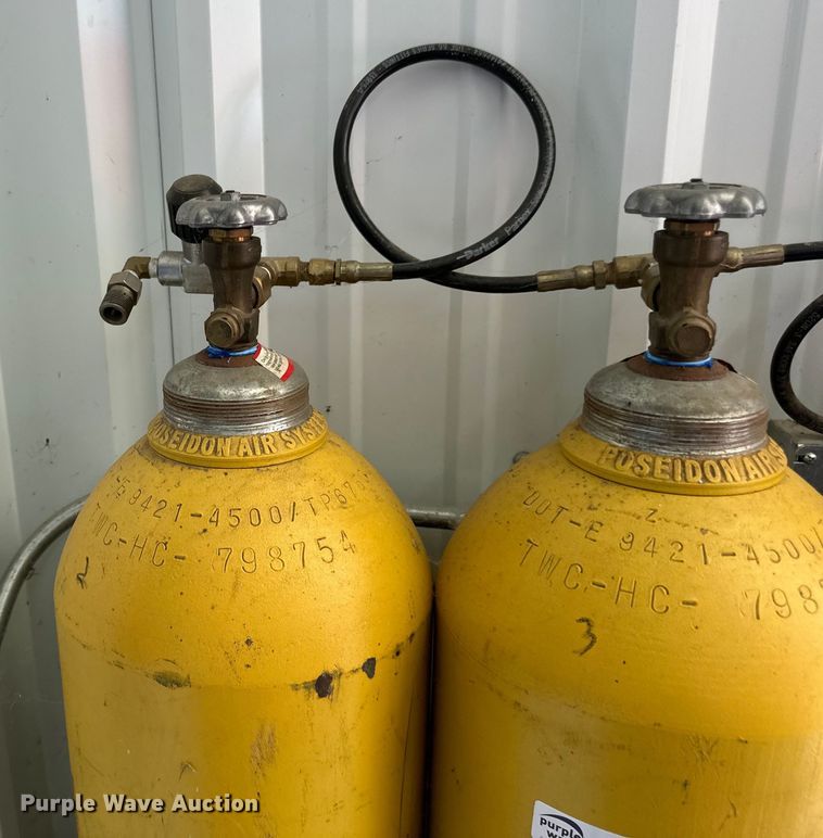 image for item LR9417 (4) oxygen tanks 
