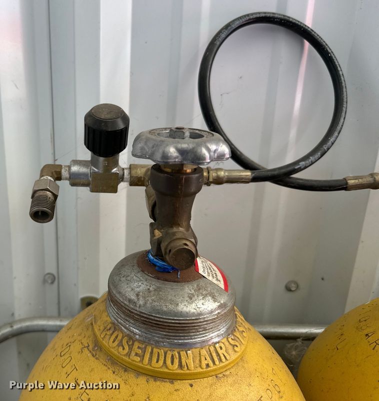 image for item LR9417 (4) oxygen tanks 