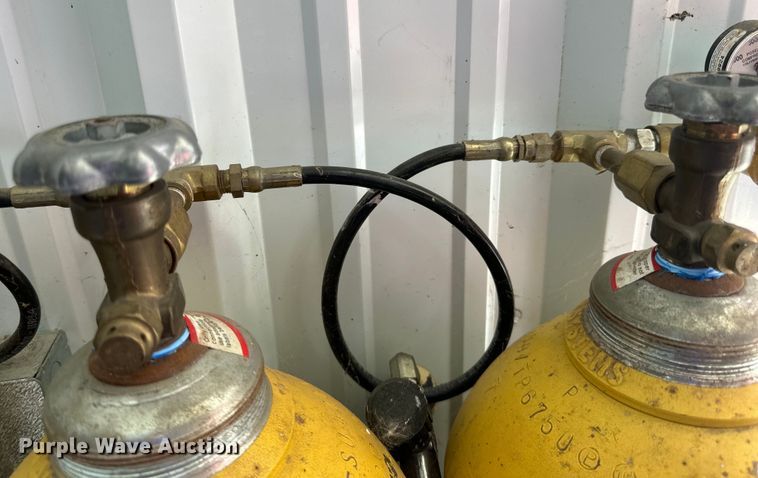 image for item LR9417 (4) oxygen tanks 