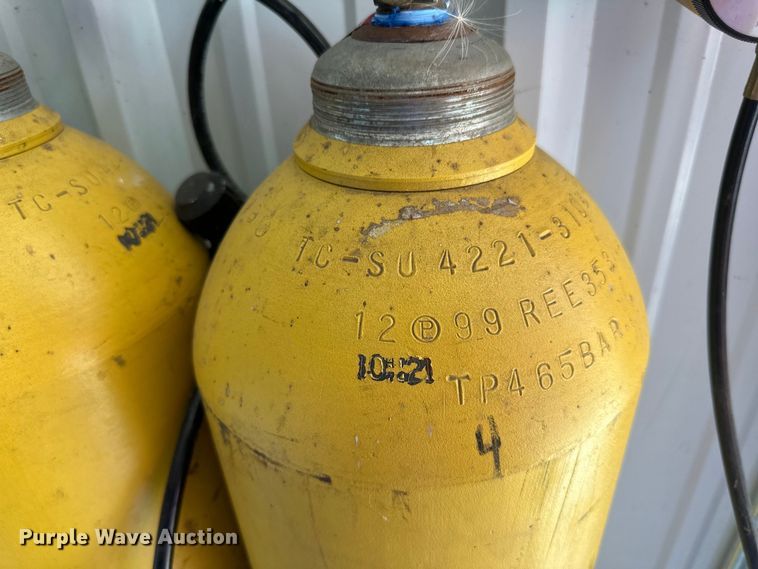 image for item LR9417 (4) oxygen tanks 