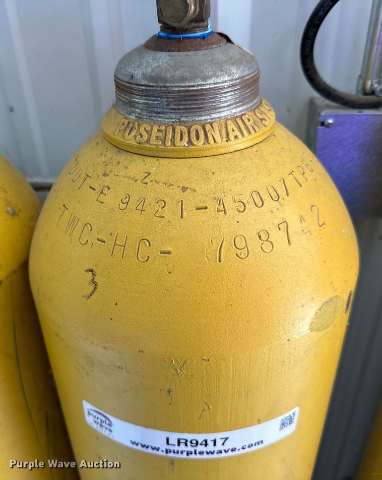 image for item LR9417 (4) oxygen tanks 