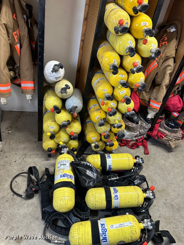 image for item LR9418 Approximately 35 oxygen tanks