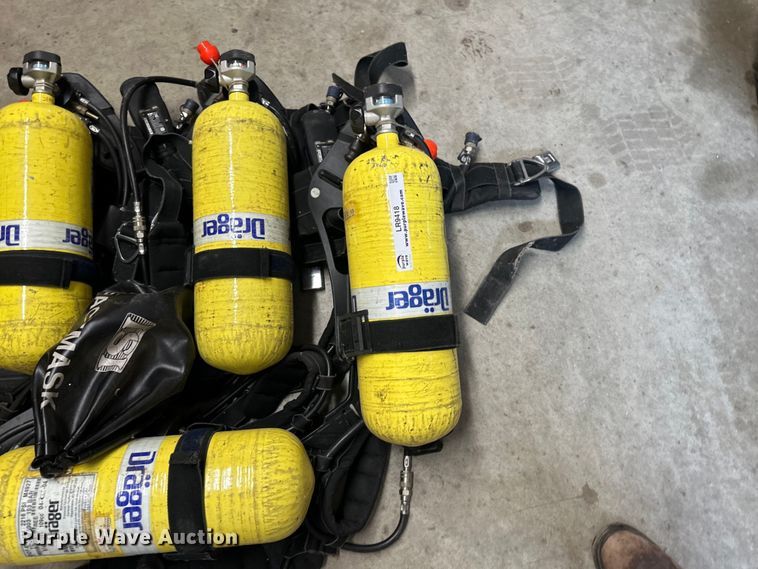 image for item LR9418 Approximately 35 oxygen tanks