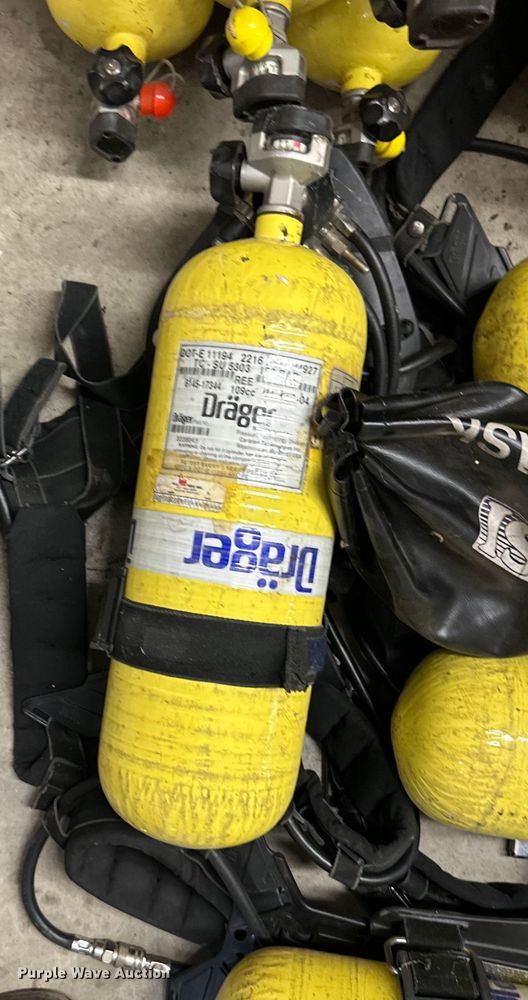 image for item LR9418 Approximately 35 oxygen tanks