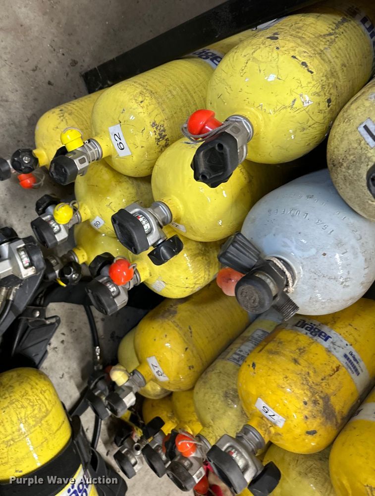 image for item LR9418 Approximately 35 oxygen tanks