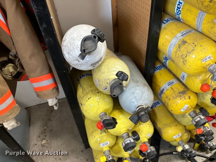 image for item LR9418 Approximately 35 oxygen tanks