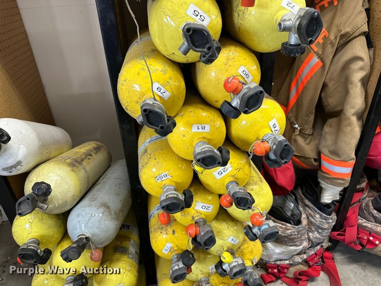 image for item LR9418 Approximately 35 oxygen tanks