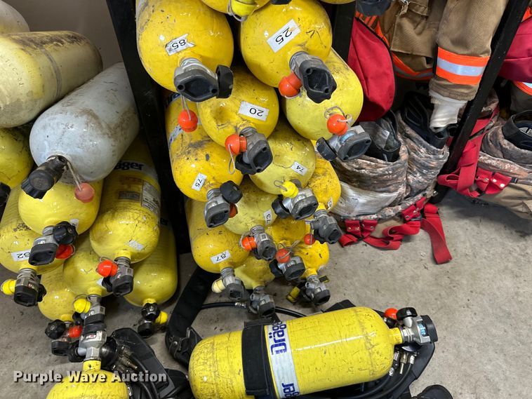 image for item LR9418 Approximately 35 oxygen tanks