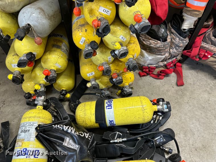 image for item LR9418 Approximately 35 oxygen tanks