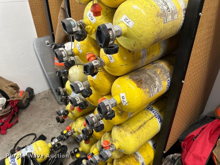image for item LR9418 Approximately 35 oxygen tanks