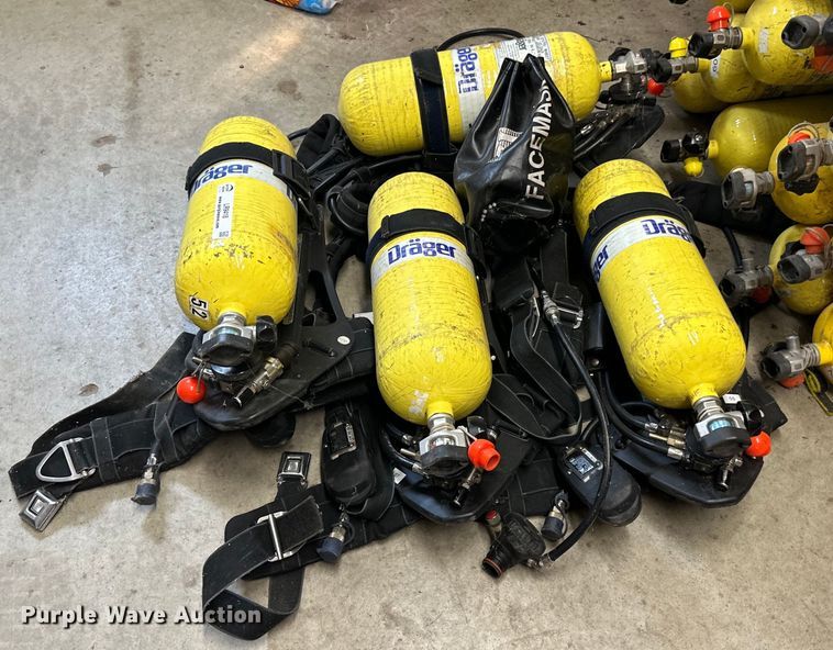image for item LR9418 Approximately 35 oxygen tanks