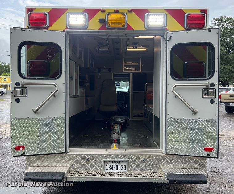 image for item LV9027 2015 Chevrolet  4500 ambulance