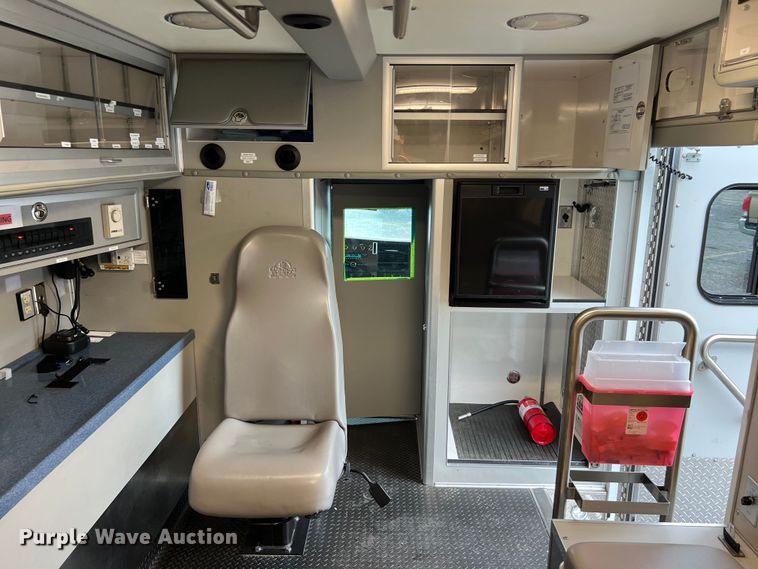 image for item LV9027 2015 Chevrolet  4500 ambulance