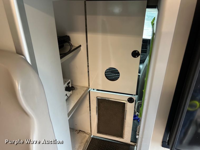 image for item LV9027 2015 Chevrolet  4500 ambulance