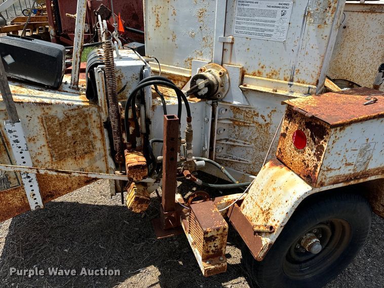 image for item MU9800 1990 Bandit 200+ wood chipper