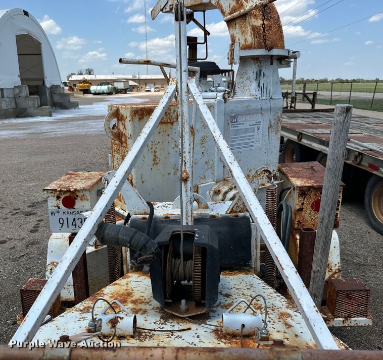 image for item MU9800 1990 Bandit 200+ wood chipper