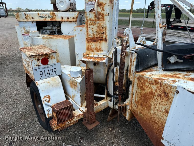 image for item MU9800 1990 Bandit 200+ wood chipper