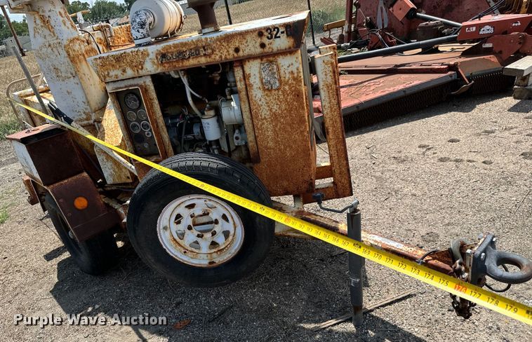 image for item MU9800 1990 Bandit 200+ wood chipper