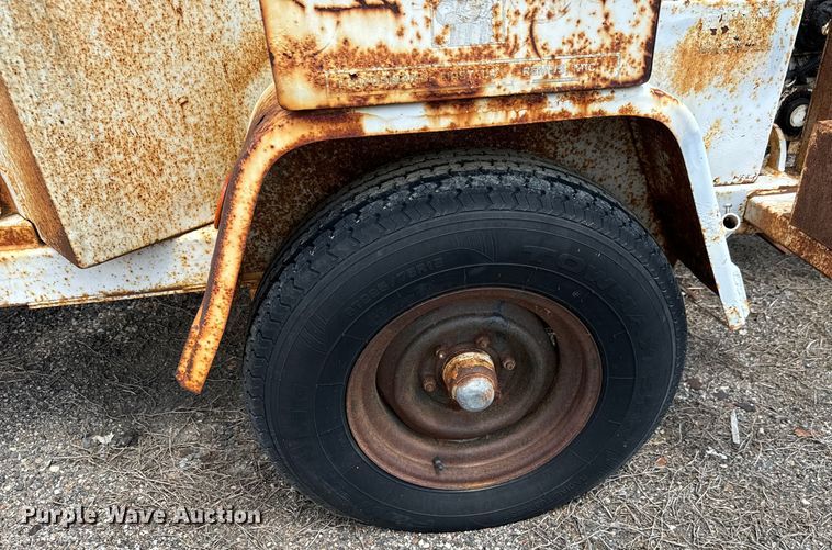 image for item MU9800 1990 Bandit 200+ wood chipper