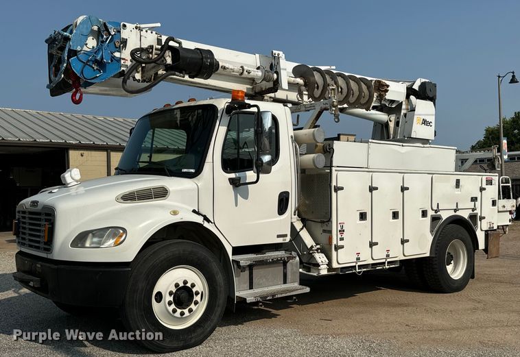 image for item MV9007 2005 Freightliner  Business Class M2 digger derrick truck