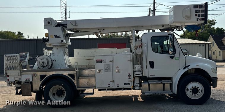 image for item MV9007 2005 Freightliner  Business Class M2 digger derrick truck