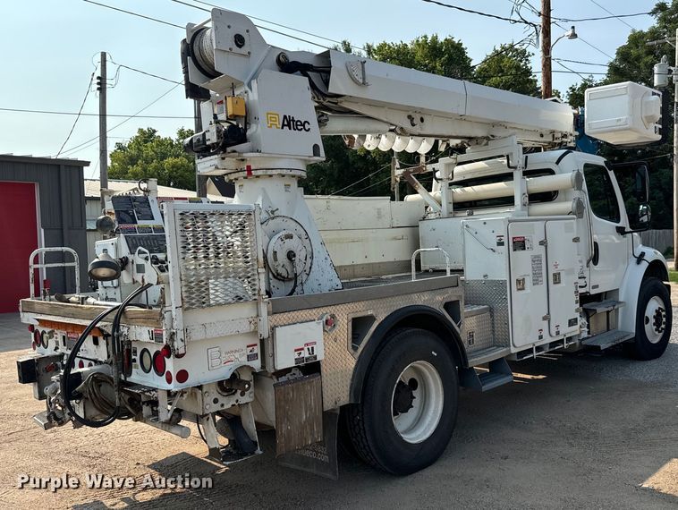 image for item MV9007 2005 Freightliner  Business Class M2 digger derrick truck