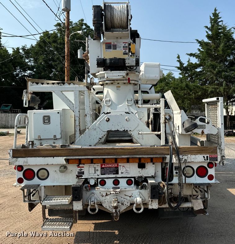 image for item MV9007 2005 Freightliner  Business Class M2 digger derrick truck