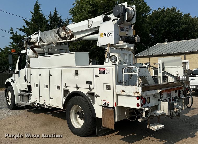 image for item MV9007 2005 Freightliner  Business Class M2 digger derrick truck