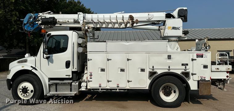 image for item MV9007 2005 Freightliner  Business Class M2 digger derrick truck