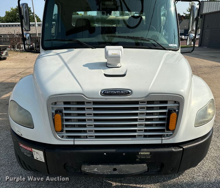 image for item MV9007 2005 Freightliner  Business Class M2 digger derrick truck