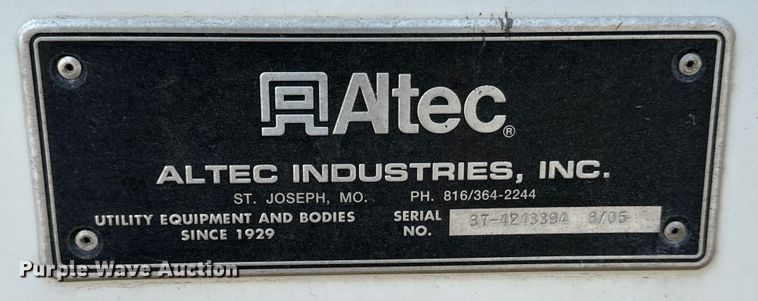 image for item MV9007 2005 Freightliner  Business Class M2 digger derrick truck