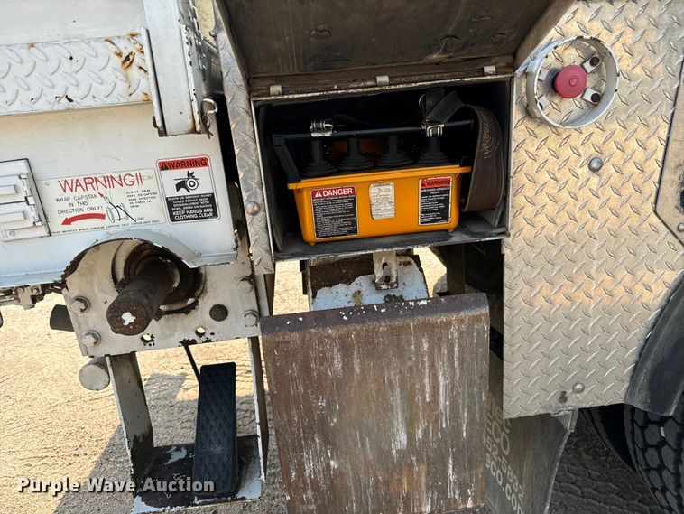 image for item MV9007 2005 Freightliner  Business Class M2 digger derrick truck