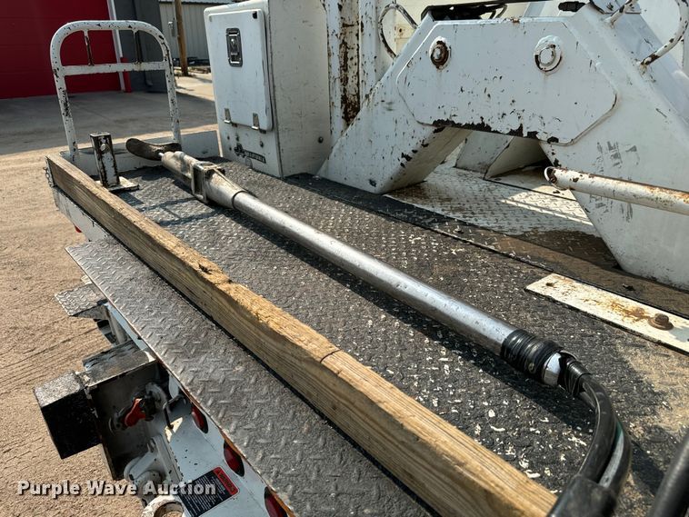 image for item MV9007 2005 Freightliner  Business Class M2 digger derrick truck