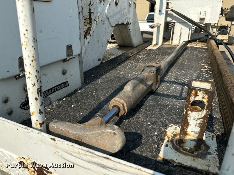 image for item MV9007 2005 Freightliner  Business Class M2 digger derrick truck