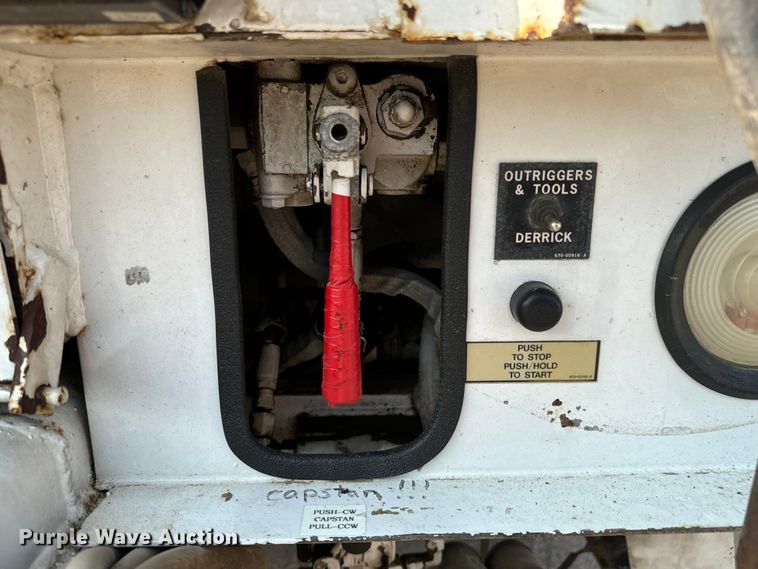 image for item MV9007 2005 Freightliner  Business Class M2 digger derrick truck