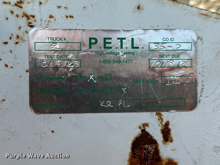 image for item MV9007 2005 Freightliner  Business Class M2 digger derrick truck