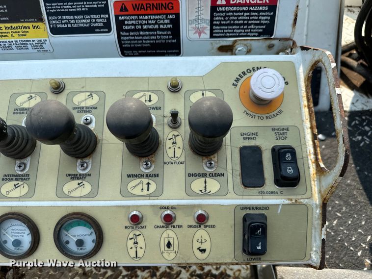 image for item MV9007 2005 Freightliner  Business Class M2 digger derrick truck