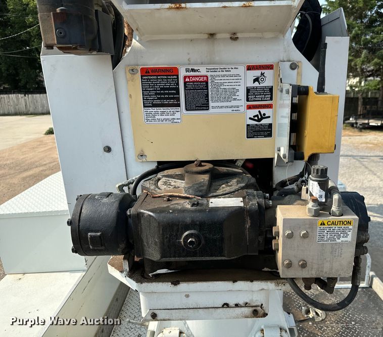 image for item MV9007 2005 Freightliner  Business Class M2 digger derrick truck