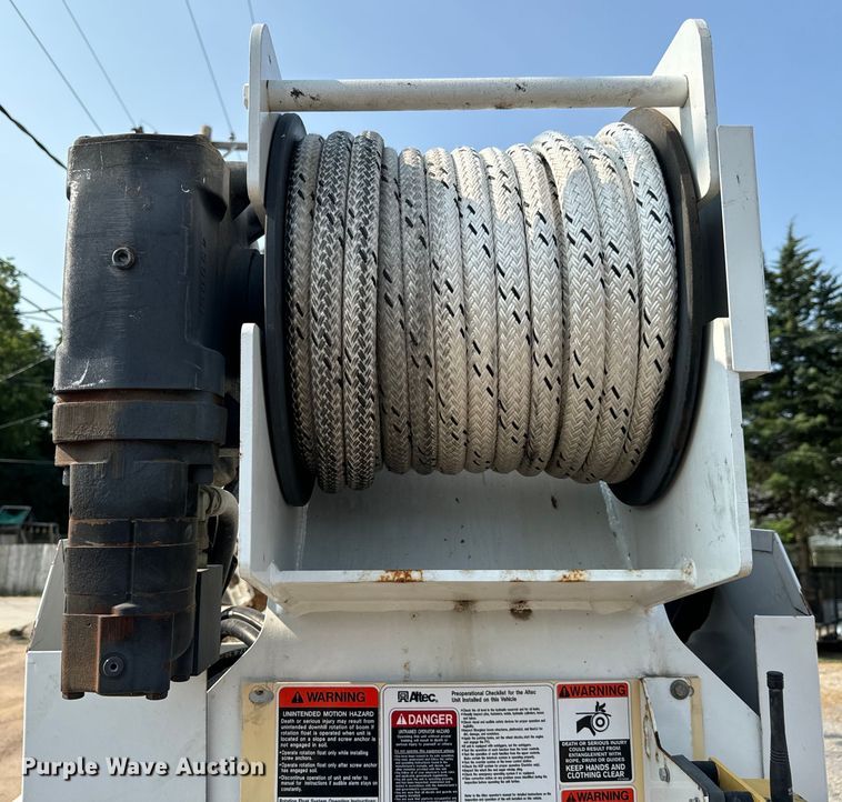 image for item MV9007 2005 Freightliner  Business Class M2 digger derrick truck