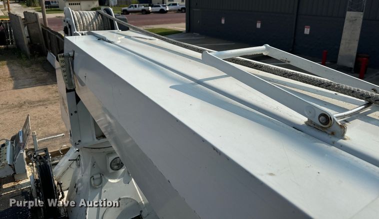 image for item MV9007 2005 Freightliner  Business Class M2 digger derrick truck