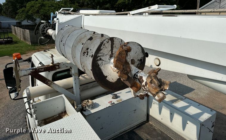 image for item MV9007 2005 Freightliner  Business Class M2 digger derrick truck