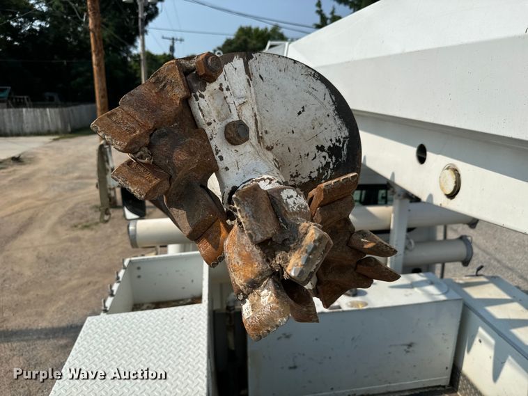 image for item MV9007 2005 Freightliner  Business Class M2 digger derrick truck