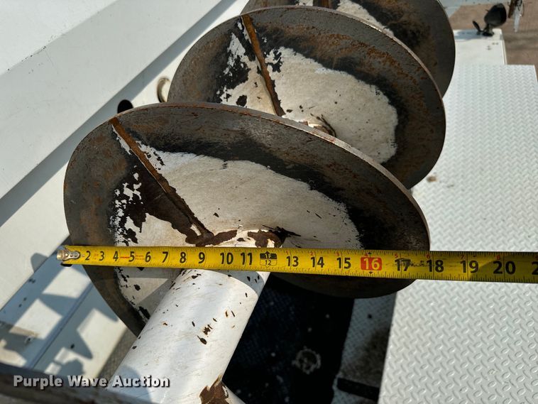 image for item MV9007 2005 Freightliner  Business Class M2 digger derrick truck