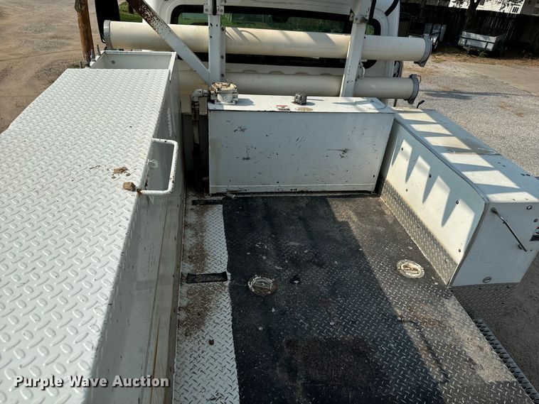 image for item MV9007 2005 Freightliner  Business Class M2 digger derrick truck