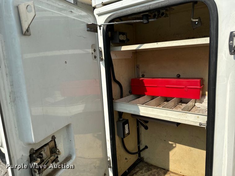 image for item MV9007 2005 Freightliner  Business Class M2 digger derrick truck