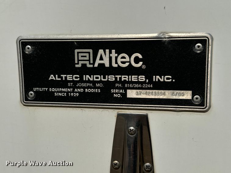 image for item MV9007 2005 Freightliner  Business Class M2 digger derrick truck