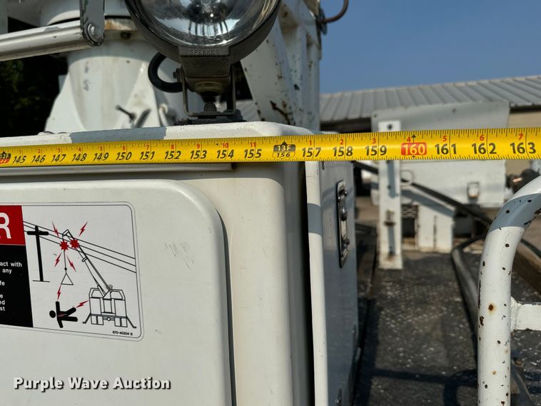 image for item MV9007 2005 Freightliner  Business Class M2 digger derrick truck