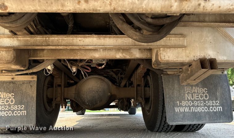 image for item MV9007 2005 Freightliner  Business Class M2 digger derrick truck