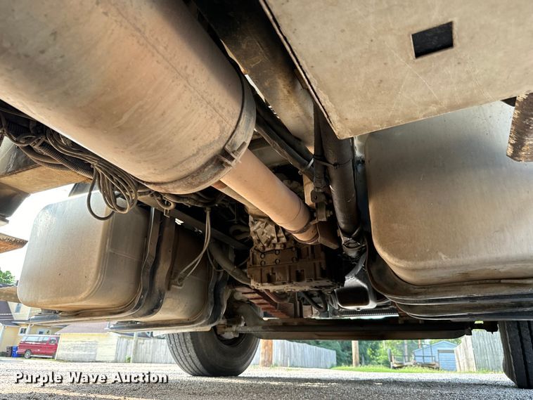 image for item MV9007 2005 Freightliner  Business Class M2 digger derrick truck