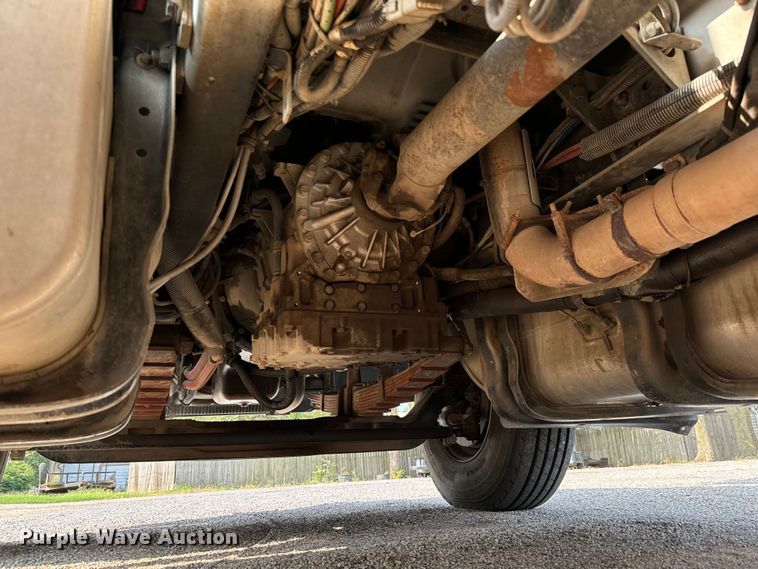 image for item MV9007 2005 Freightliner  Business Class M2 digger derrick truck